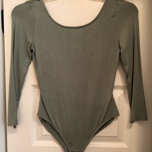 2/$10 NWT Forever 21 bodysuit 💚